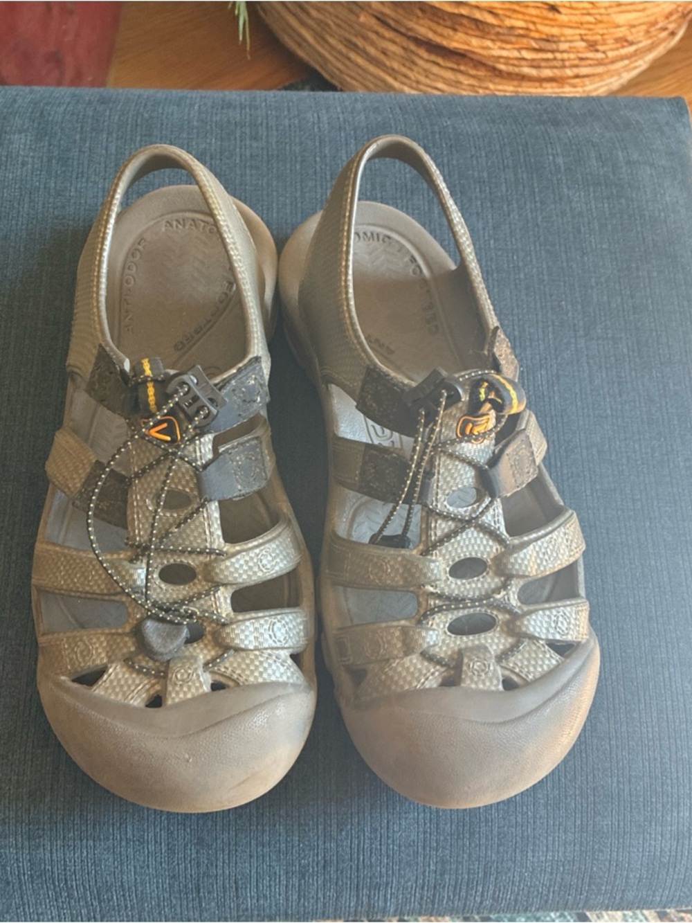 Keen water shoes, gray size 6 youth bump toe bungee strap